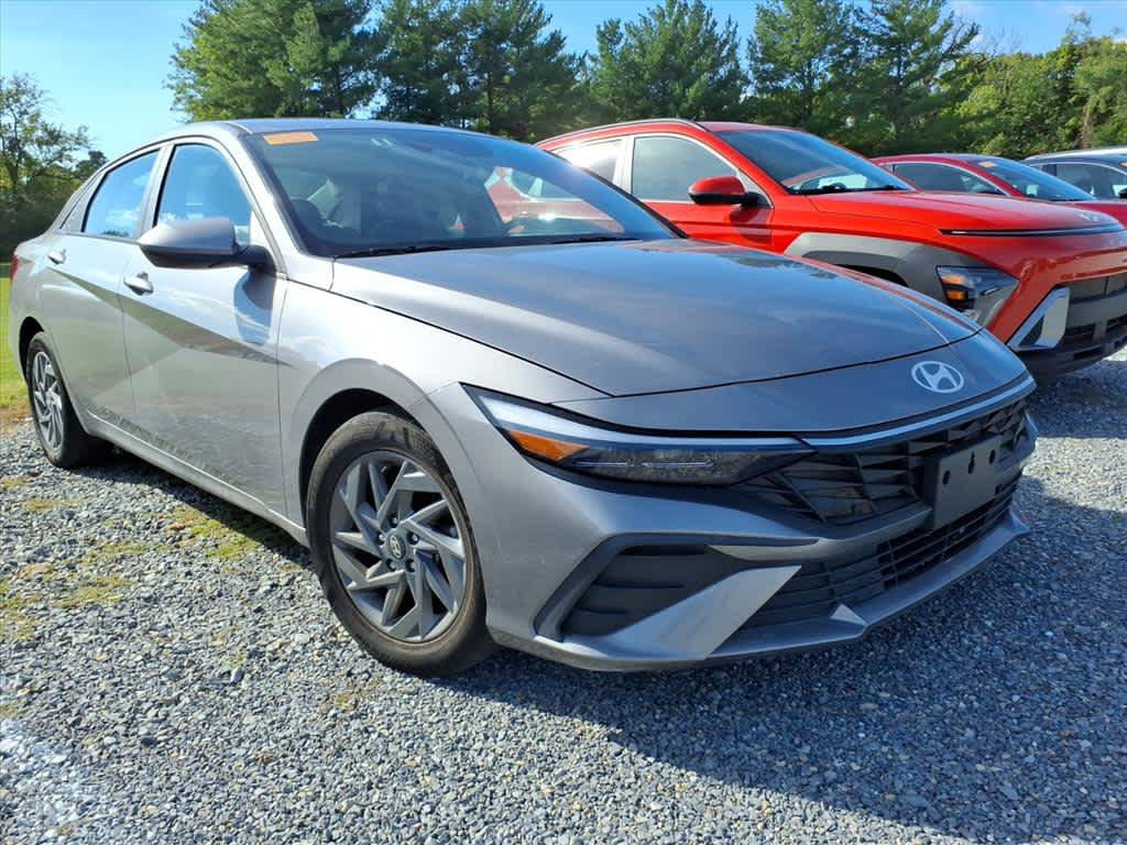 Used 2024 Hyundai Elantra SEL FWD image 14