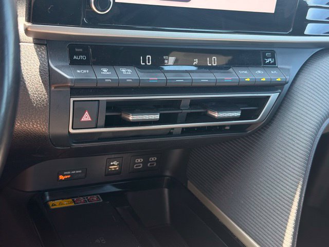 Used 2025 Toyota Camry SE FWD image 33
