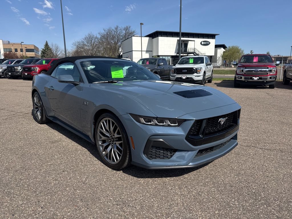 Used 2025 Ford Mustang GT Premium RWD image 2