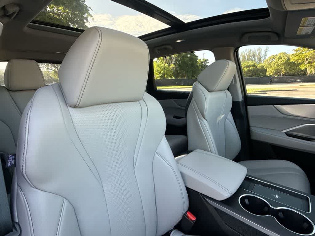 Used 2025 Acura MDX w/ Technology Package FWD image 27