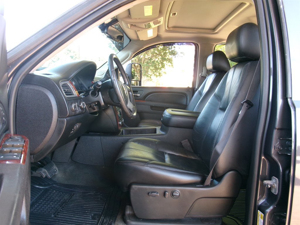 Used 2011 Chevrolet Silverado 2500 LTZ w/ LTZ Plus Package AWD/4WD image 11