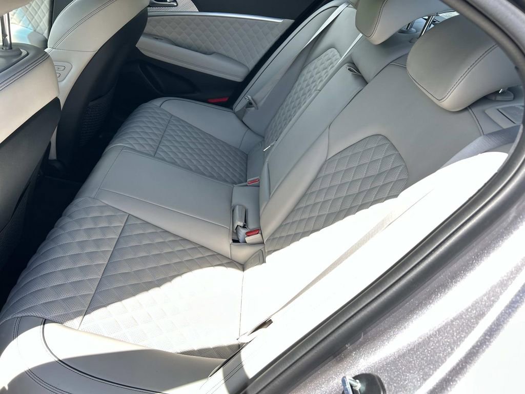 Used 2023 Genesis G70 2.0T w/ Sport Prestige Package RWD image 21