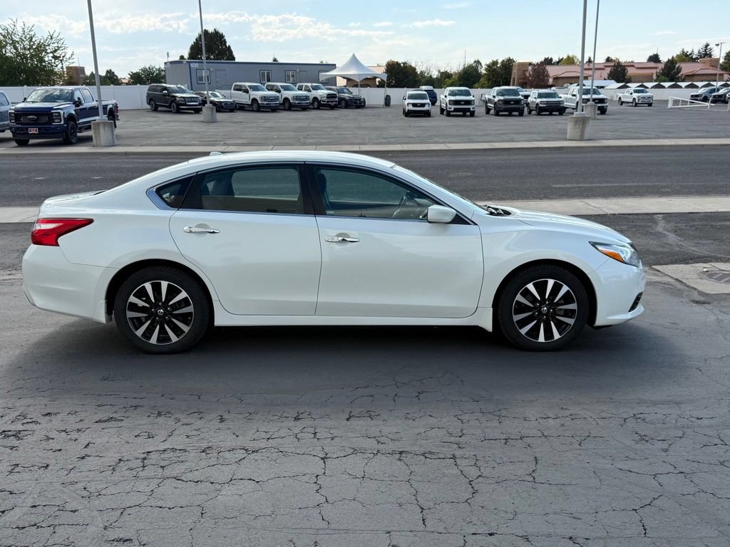 Used 2017 Nissan Altima 2.5 SV FWD image 2