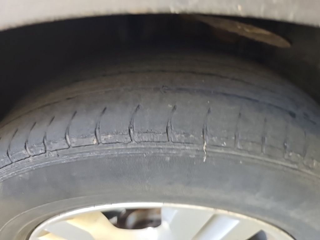 Used 2012 Nissan Rogue SV w/ Premium Pkg image 4