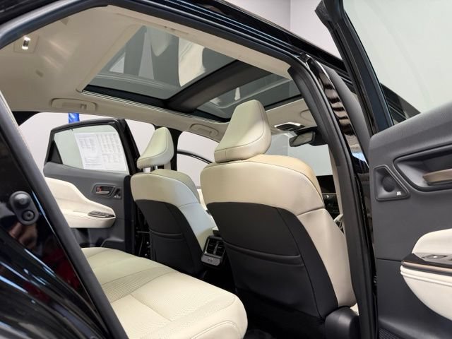 Used 2024 Toyota Crown AWD/4WD image 26
