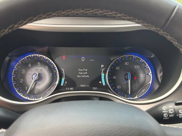 Used 2024 Chrysler Pacifica Touring-L FWD image 30