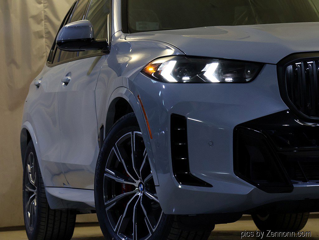 New 2026 BMW X5 xDrive50e w/ M Sport Package AWD/4WD image 4