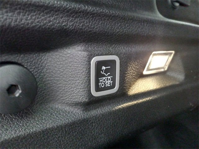 Used 2024 Jeep Grand Cherokee L Laredo image 12