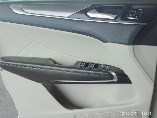 Used 2017 Lincoln MKC Premiere FWD image 14