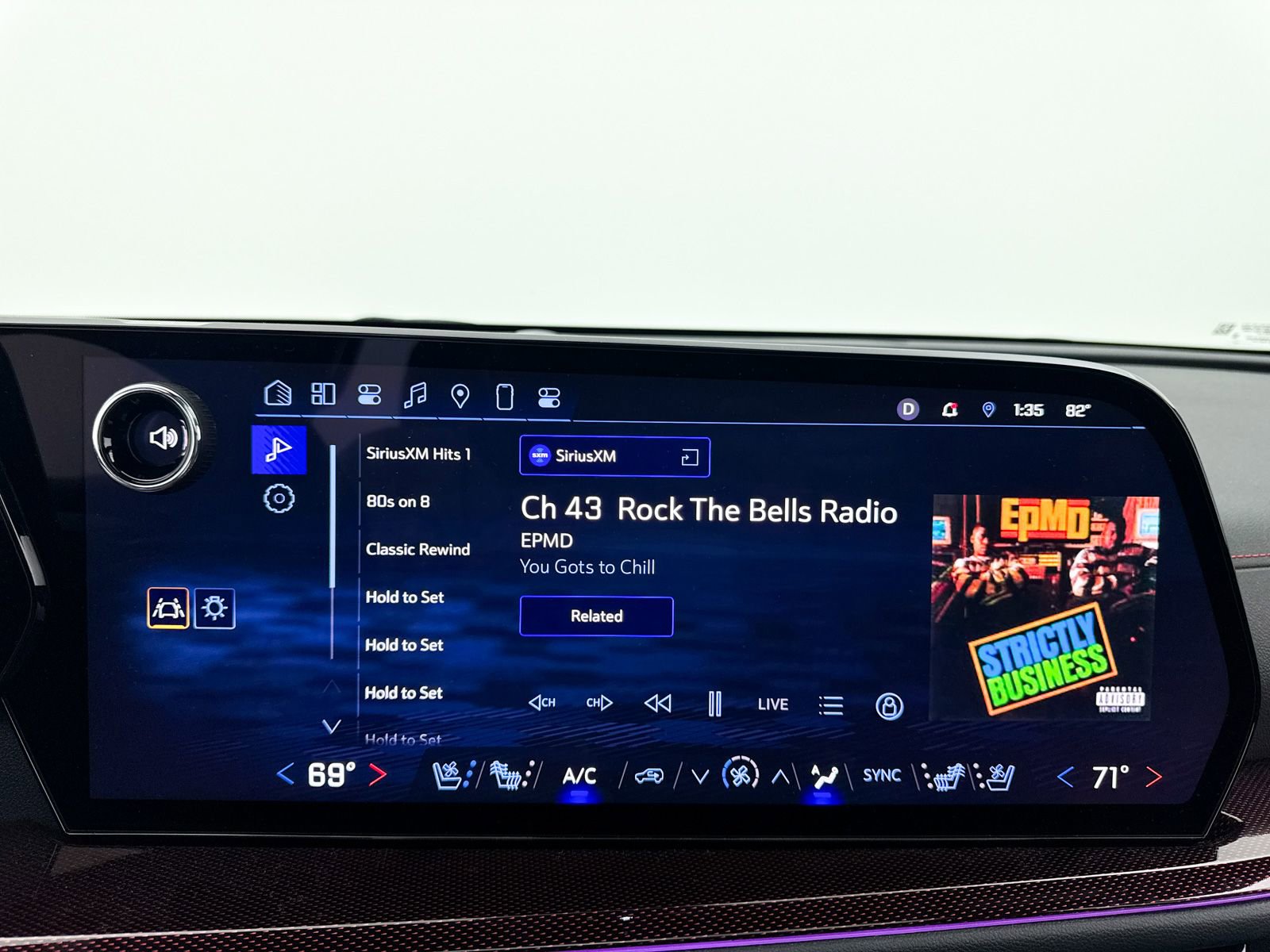 Used 2024 Chevrolet Traverse RS w/ LPO, Floor Liner Package image 5