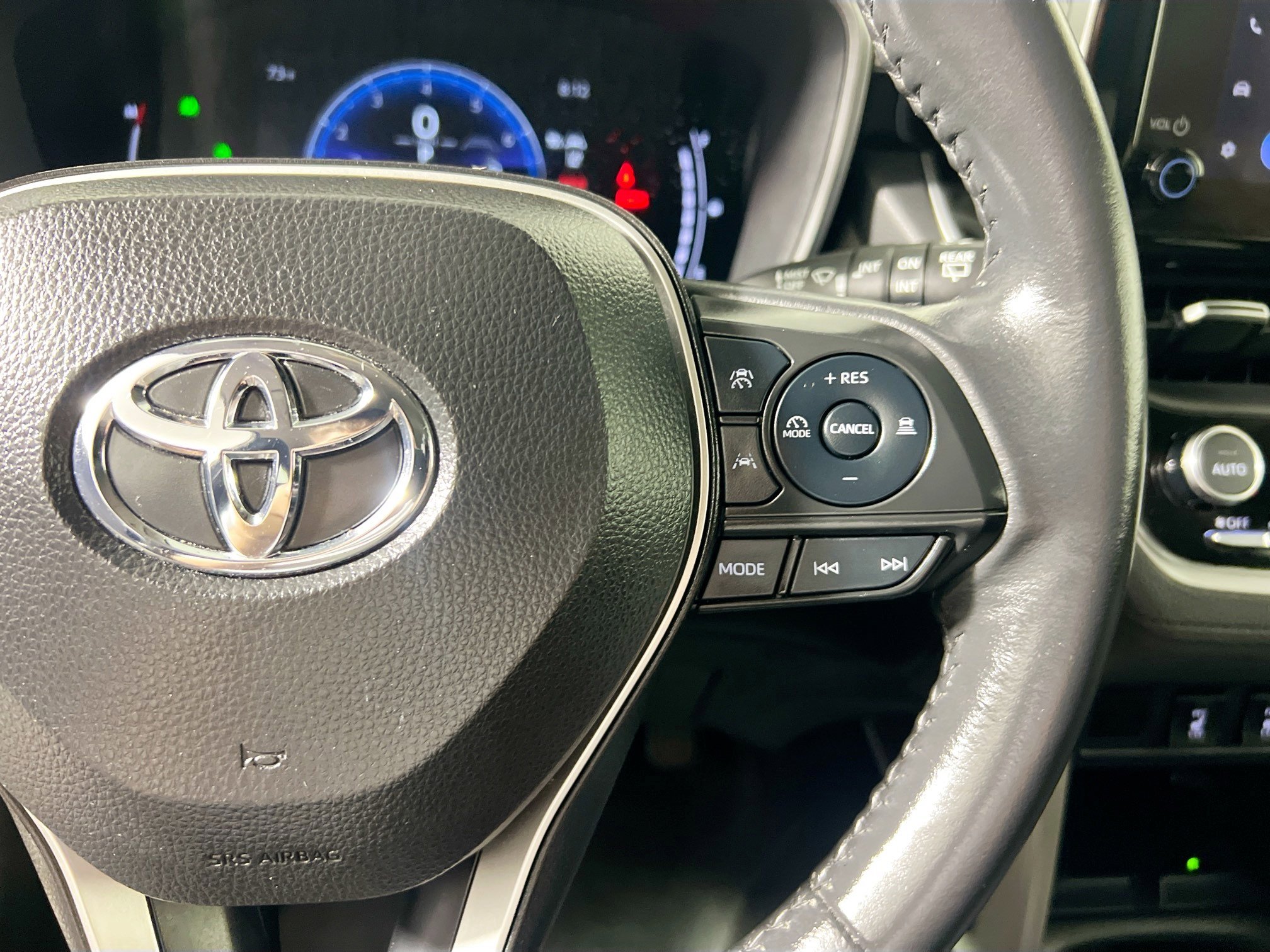 Used 2024 Toyota Corolla Cross XLE image 35