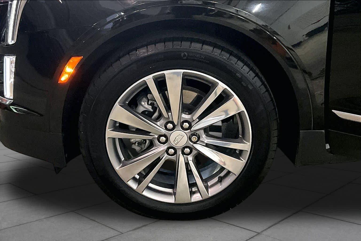 Used 2025 Cadillac XT5 Premium Luxury AWD/4WD image 11