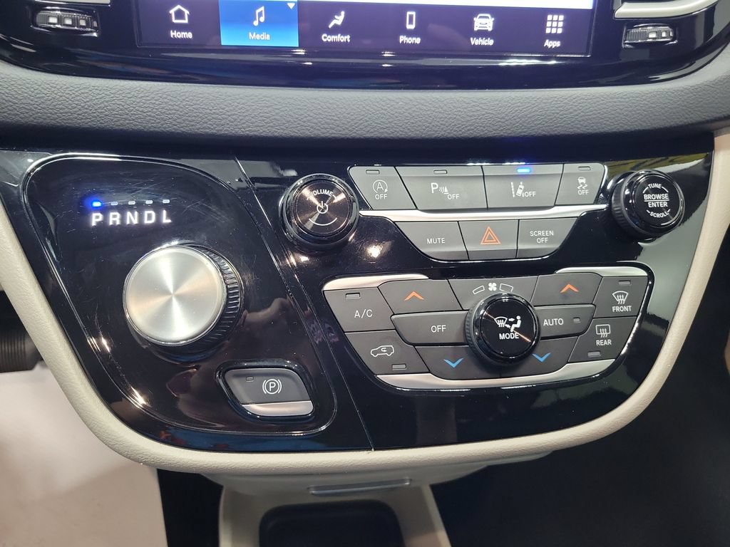 Certified 2023 Chrysler Pacifica Touring-L FWD image 36