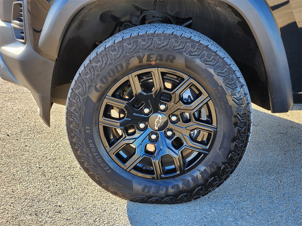 Used 2024 Chevrolet Colorado Trail Boss w/ Technology Package image 10