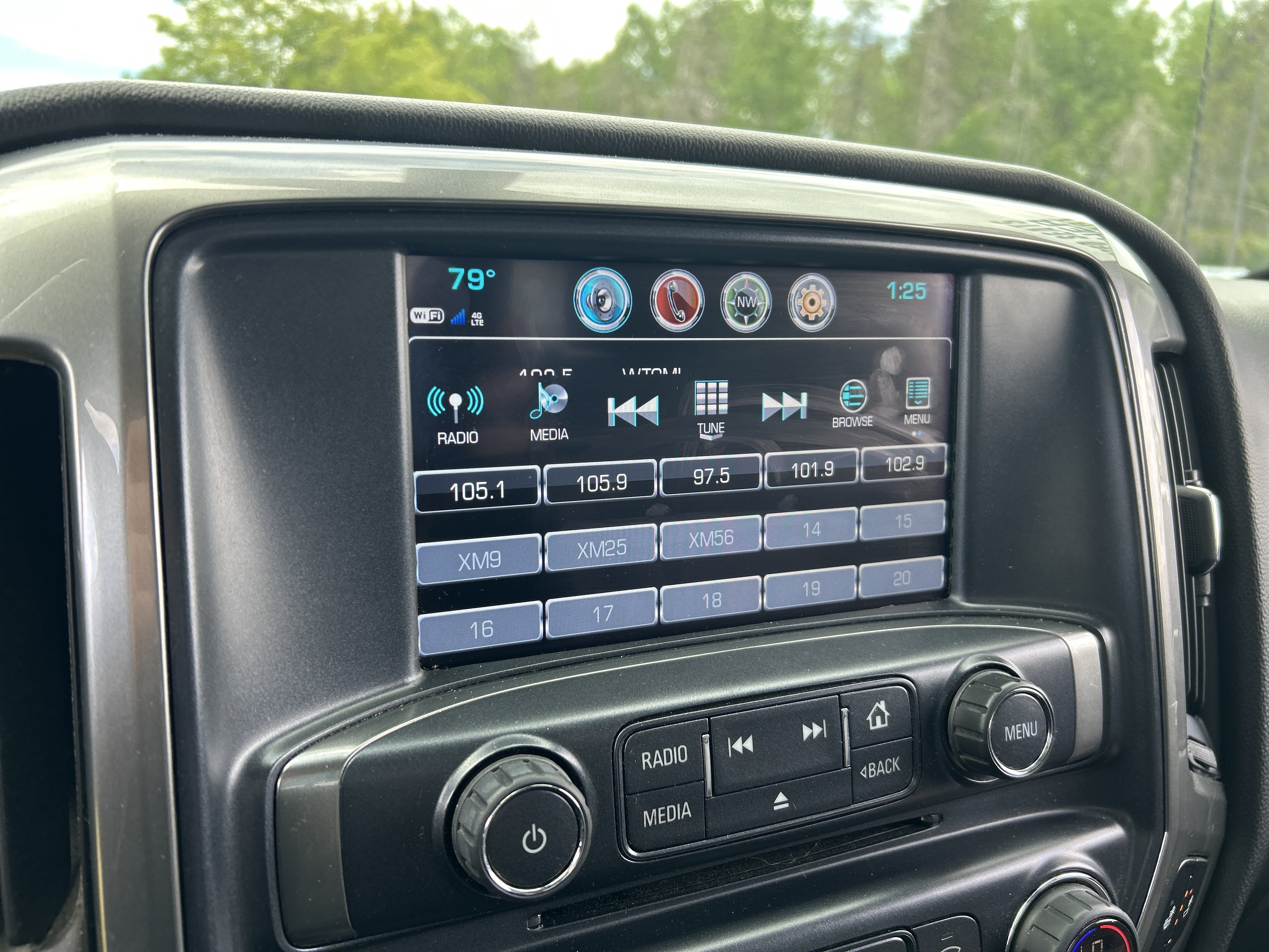 Used 2018 Chevrolet Silverado 1500 LT w/ Midnight Edition AWD/4WD image 17