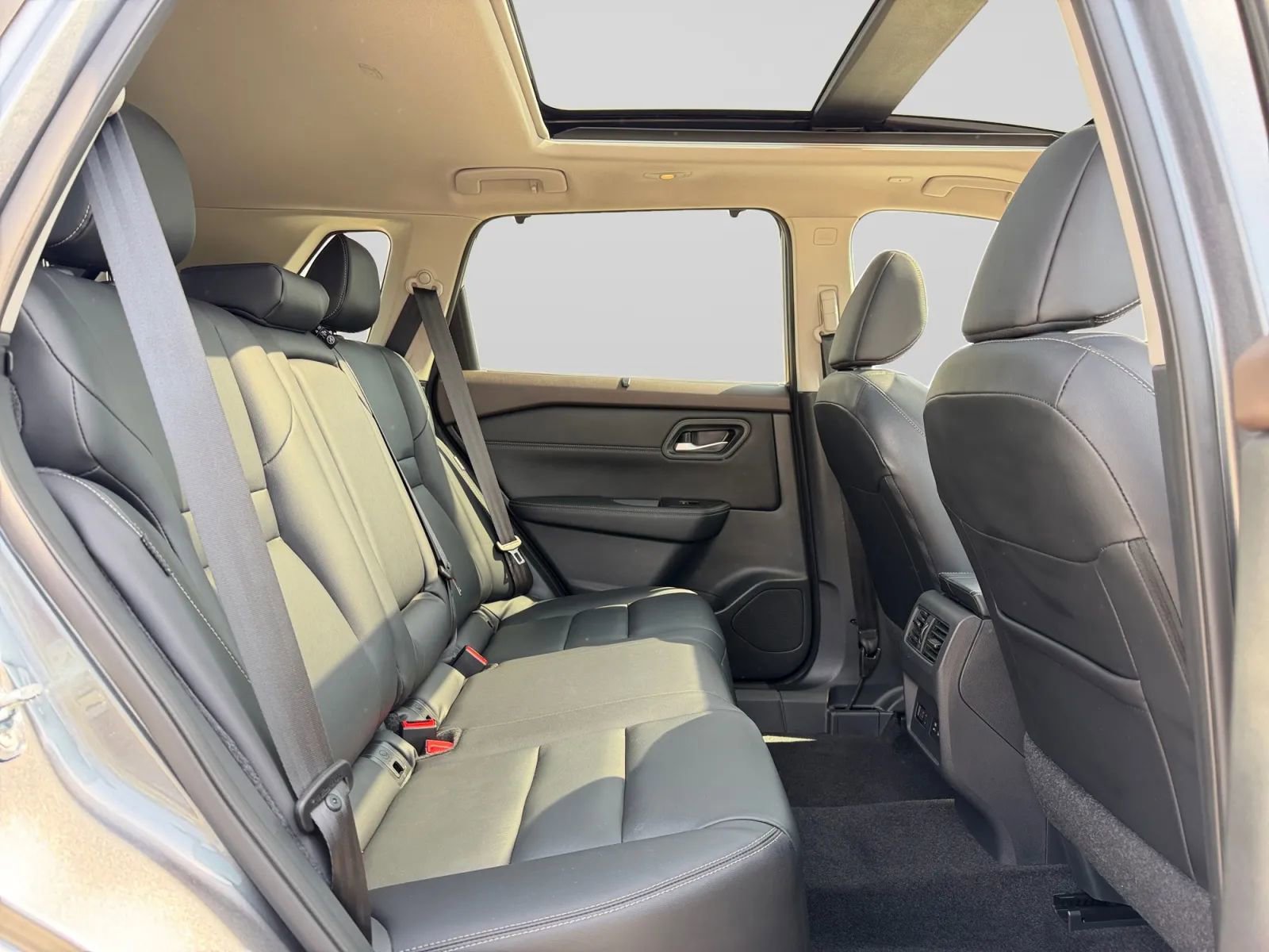 Used 2023 Nissan Rogue SL w/ SL Premium Package image 33