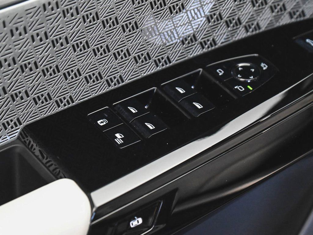 Used 2024 BMW i7 M70 w/ Executive Package image 10