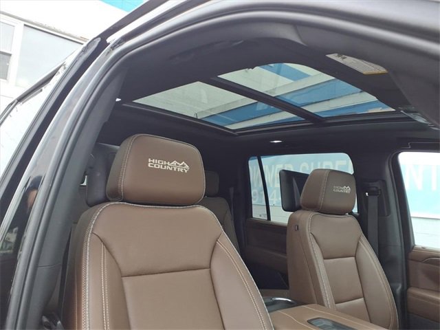 Used 2024 Chevrolet Suburban High Country w/ Advanced Technology Package image 23
