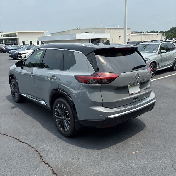 Used 2025 Nissan Rogue Platinum w/ Tech Package FWD image 5