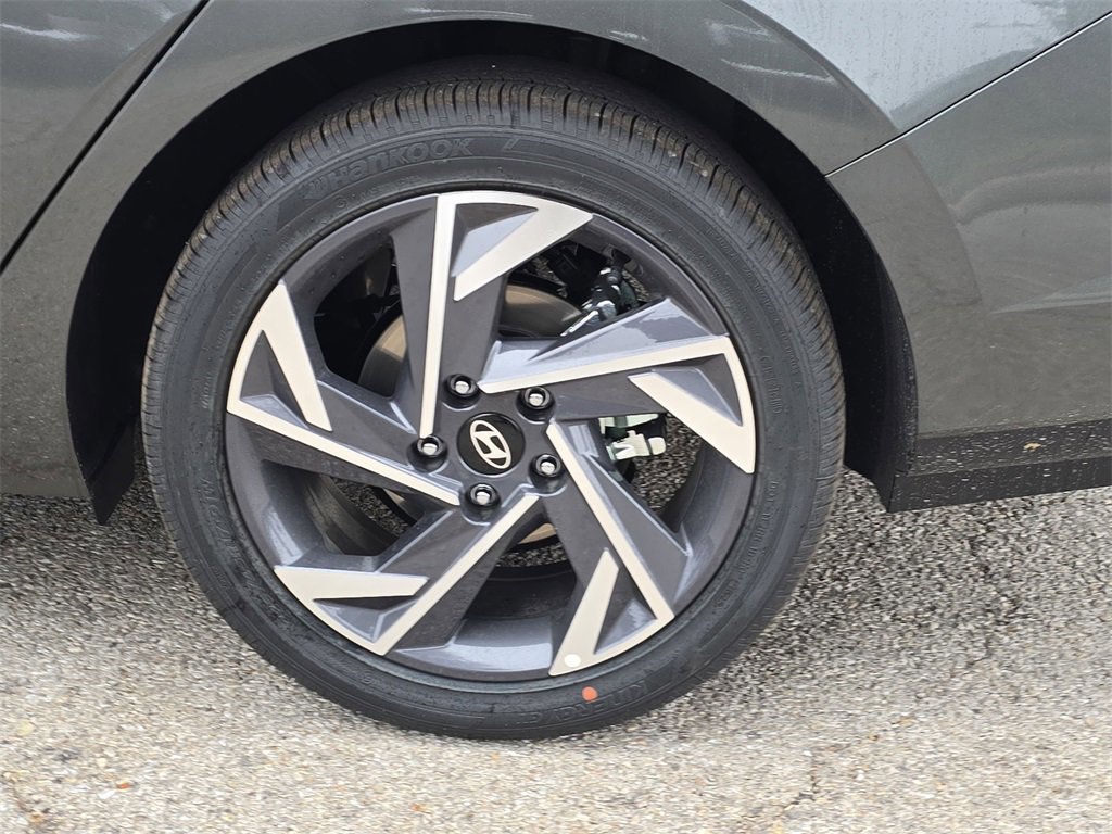 New 2026 Hyundai Elantra Limited image 32