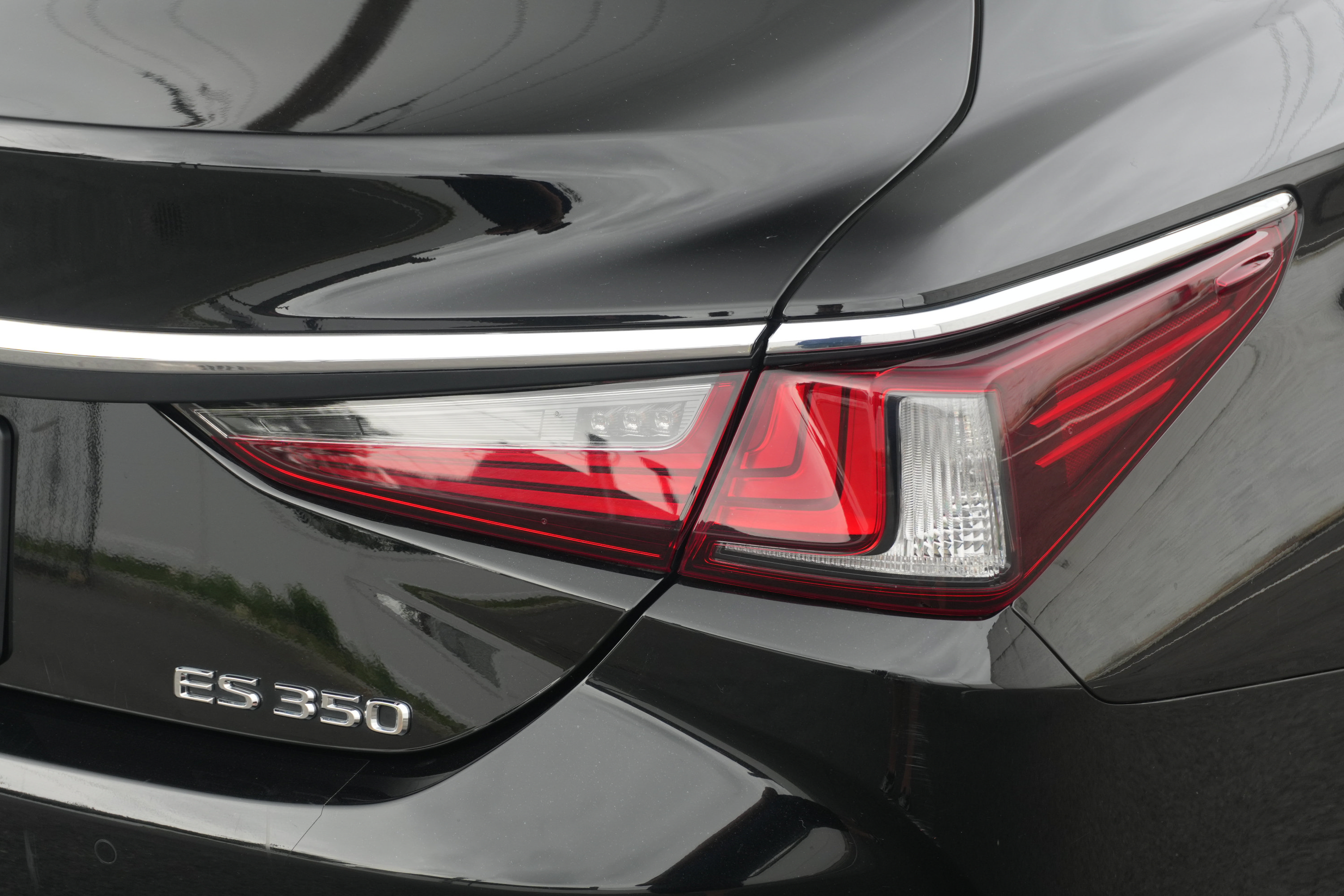 Used 2024 Lexus ES 350 w/ Premium Package FWD image 12