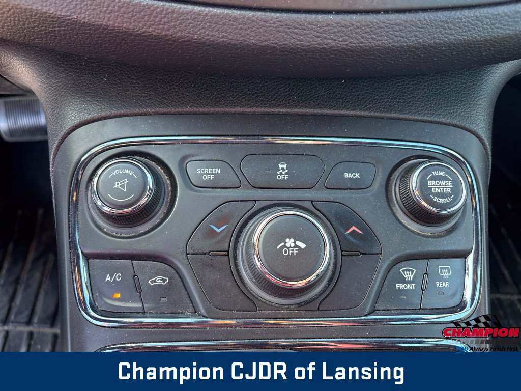 Used 2015 Chrysler 200 S FWD image 22