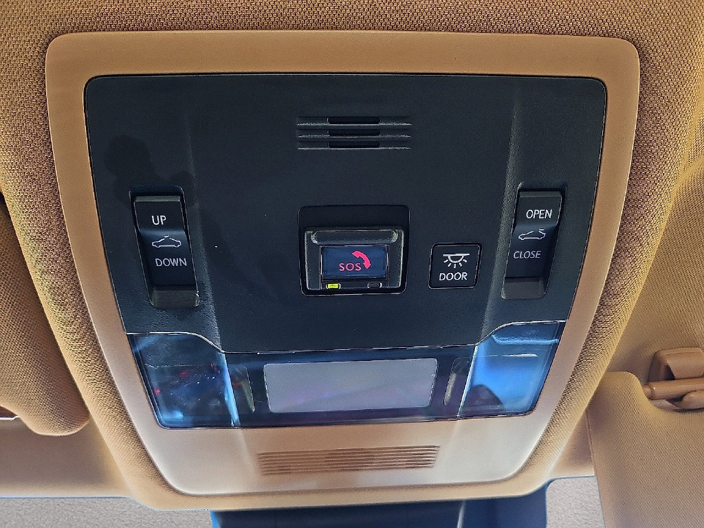 Used 2022 Lexus ES 300h Ultra Luxury w/ Accessory Package 2 FWD image 28