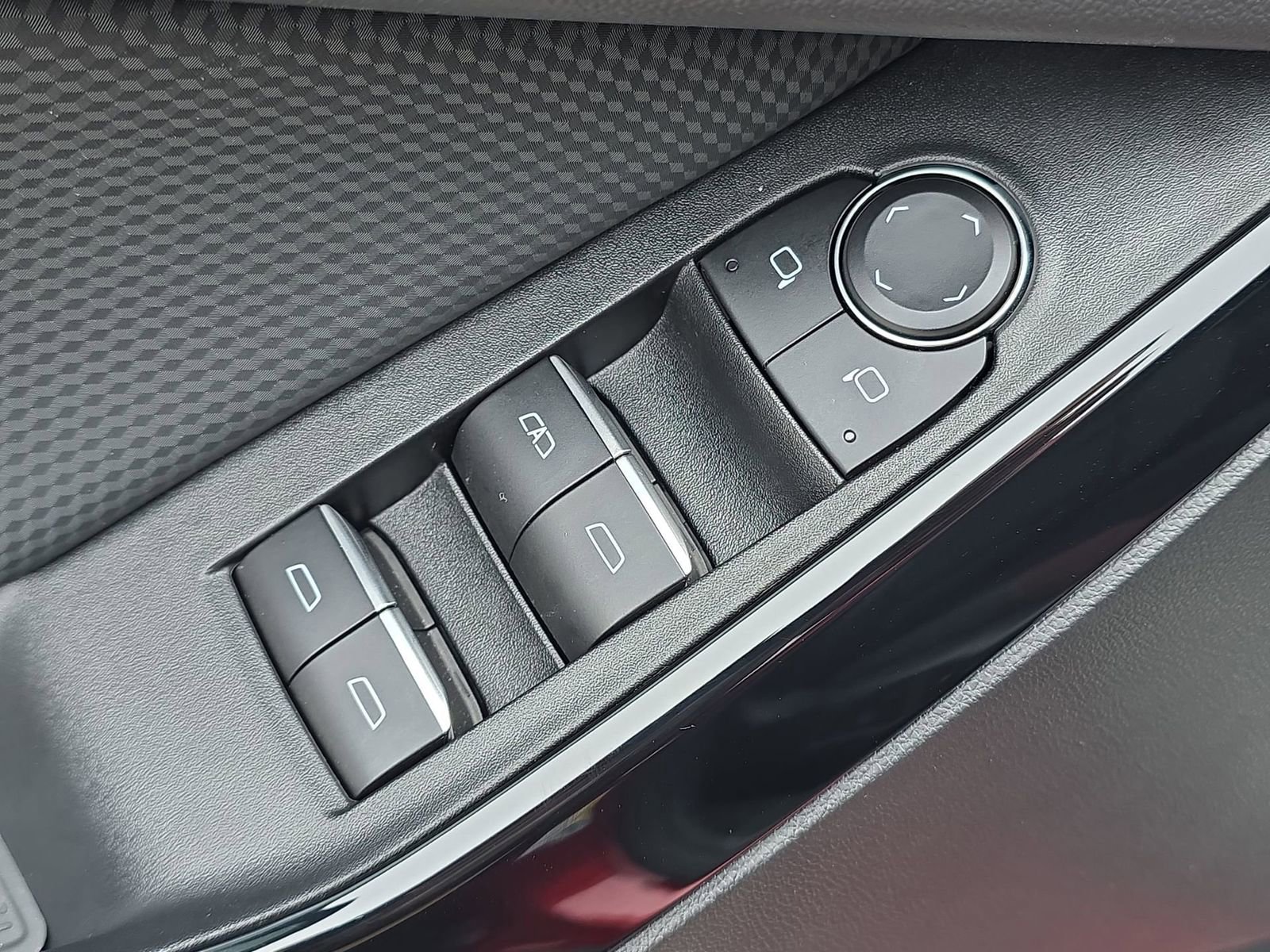 Used 2025 Chevrolet Equinox RS image 16