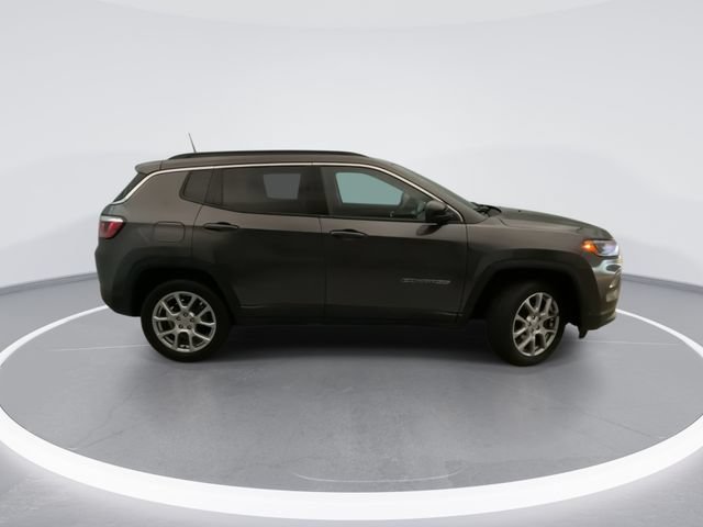 Used 2022 Jeep Compass Latitude AWD/4WD image 7