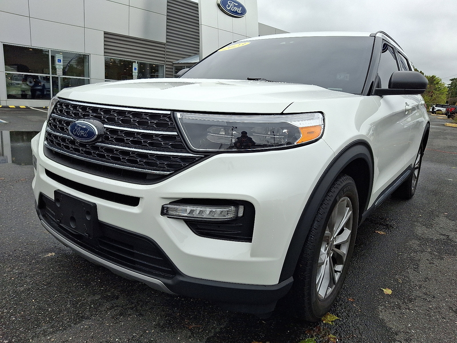 Certified 2023 Ford Explorer XLT w/ Equipment Group 202A image 4