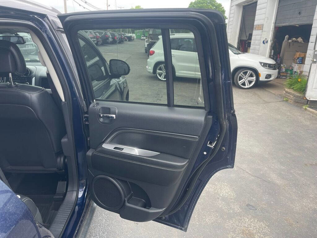 Used 2016 Jeep Compass Latitude image 16