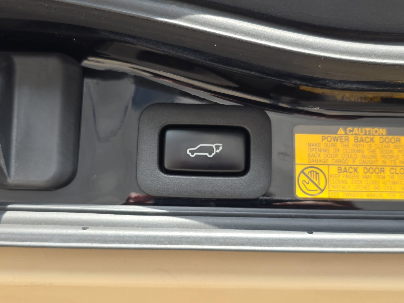 Used 2015 Lexus LX 570 4WD w/ Luxury Package image 32