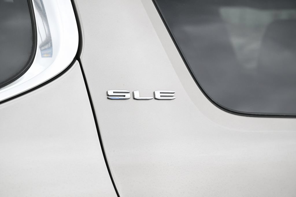 Used 2022 GMC Acadia SLE FWD image 12