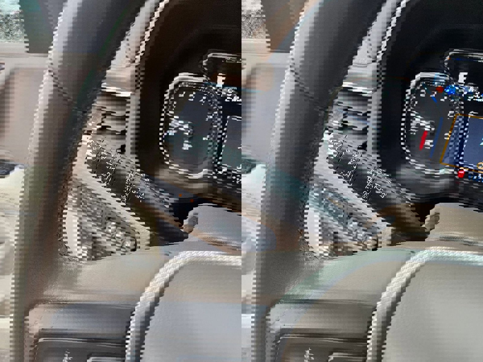 Used 2021 GMC Yukon Denali w/ Denali Premium Package image 14