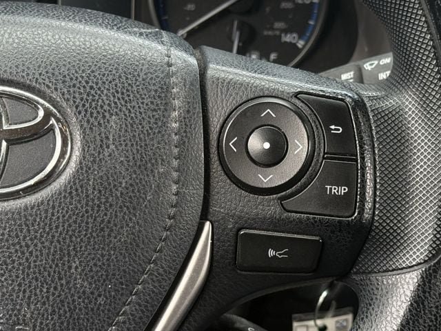 Used 2018 Toyota RAV4 LE FWD image 15