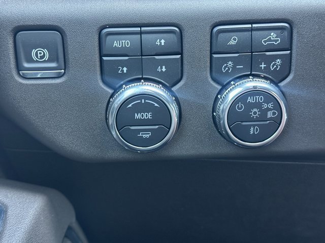New 2025 GMC Sierra 3500 SLT w/ SLT Convenience Package image 41
