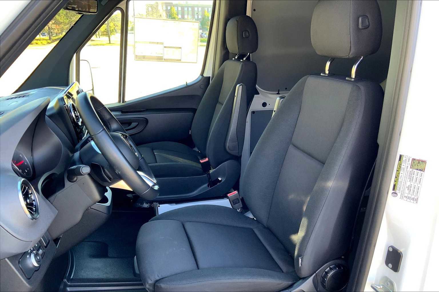 Used 2025 Mercedes-Benz Sprinter 2500 image 12