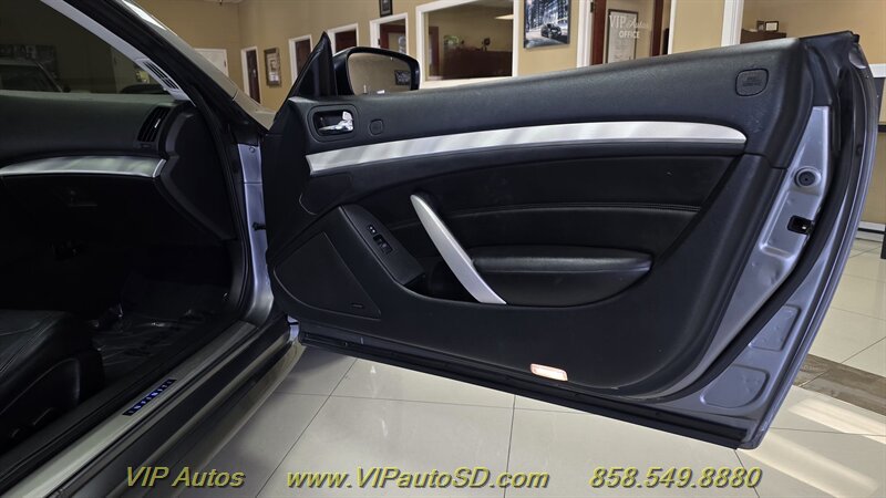 Used 2013 INFINITI G37 Convertible w/ Premium Pkg RWD image 20