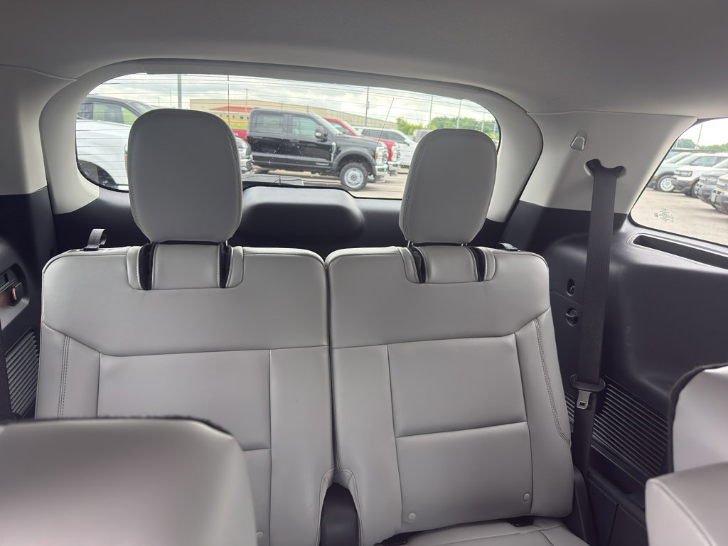 Certified 2025 Ford Explorer Active w/ Active Comfort Package AWD/4WD image 19