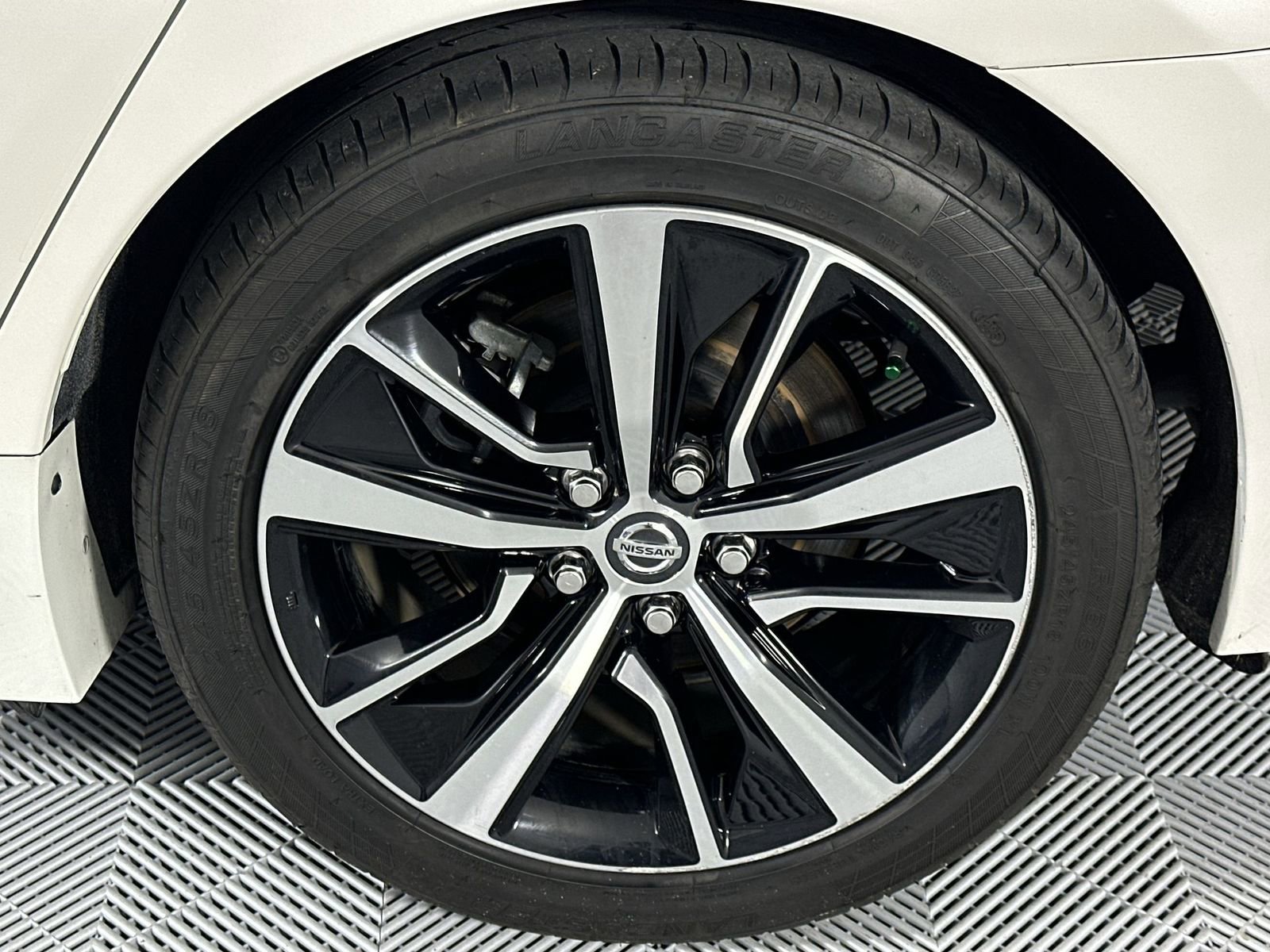 Used 2021 Nissan Maxima 3.5 SV w/ Floor Mat Group FWD image 10