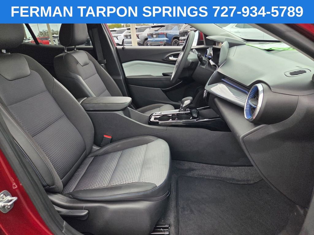 Certified 2025 Chevrolet Trax LT image 21