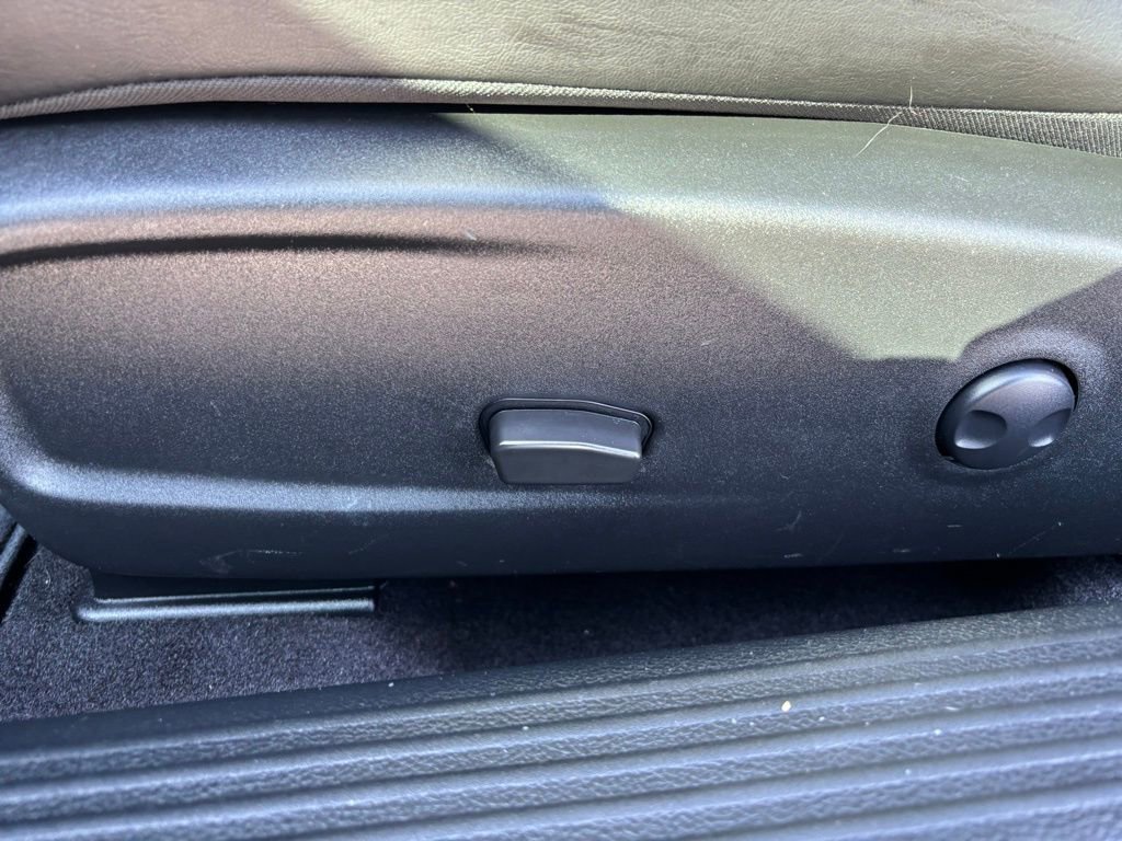 Used 2022 Dodge Challenger R/T w/ Plus Package image 16