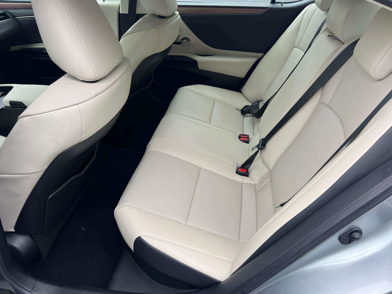 Certified 2025 Lexus ES 300h w/ Premium Package image 22