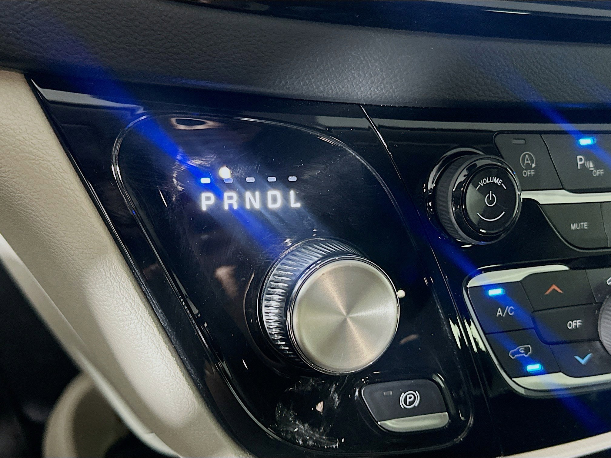 Used 2023 Chrysler Pacifica Touring-L image 24