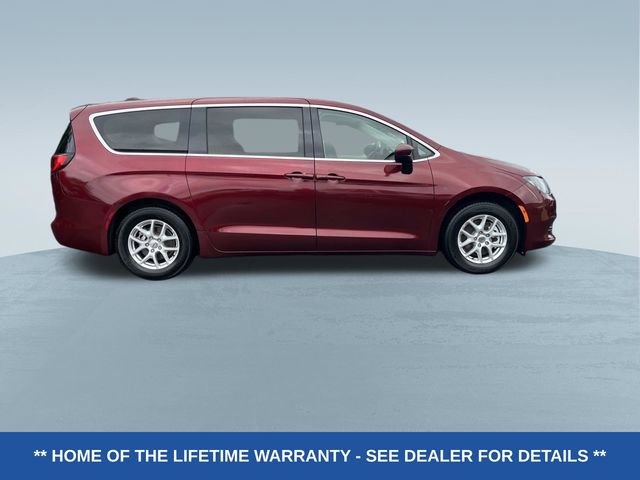 Used 2022 Chrysler Voyager LX FWD image 2