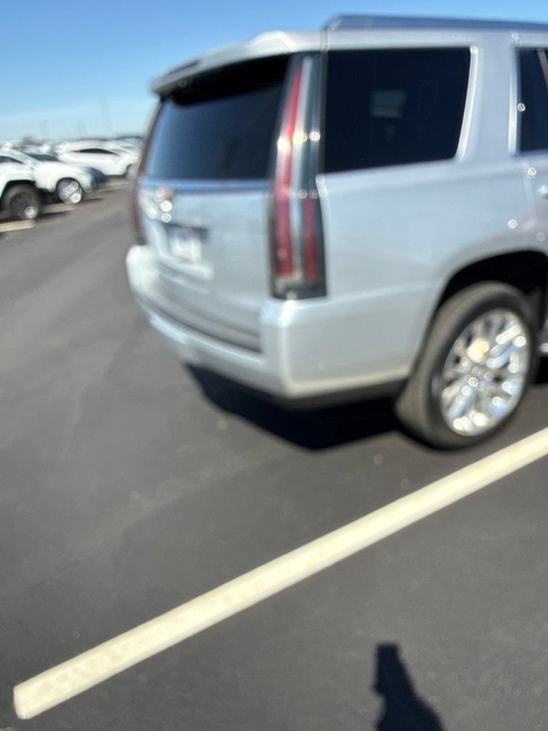 Used 2020 Cadillac Escalade Luxury AWD/4WD image 9