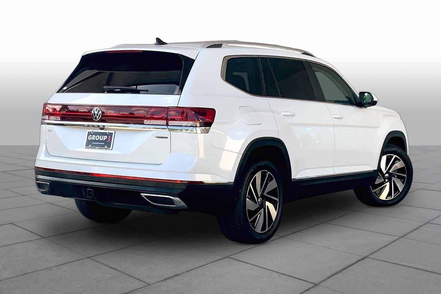 Used 2025 Volkswagen Atlas SEL AWD/4WD image 13