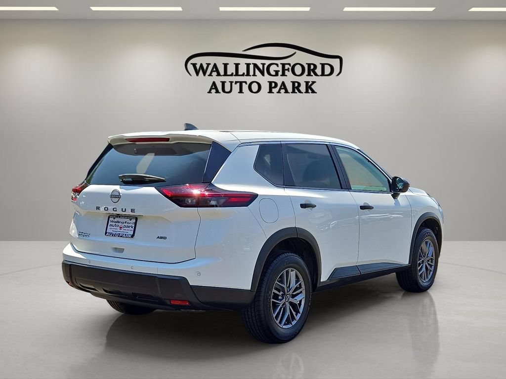 Used 2024 Nissan Rogue S AWD/4WD image 5