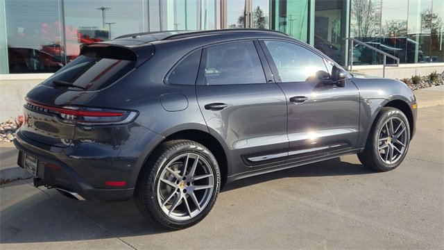 Certified 2025 Porsche Macan image 7