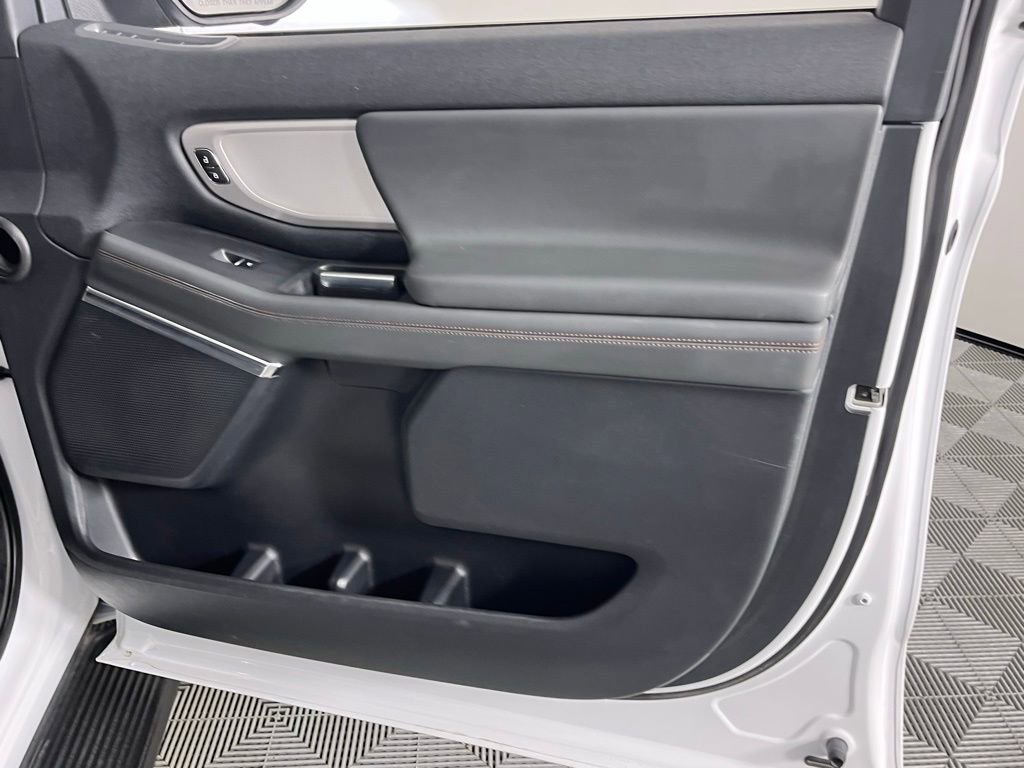 Used 2025 Ford Expedition Active image 27